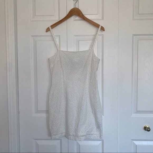 Urban Outfitters Mini Dress Women’s Size Medium  White Eyelet Cutout Lightweight - Picture 2 of 10